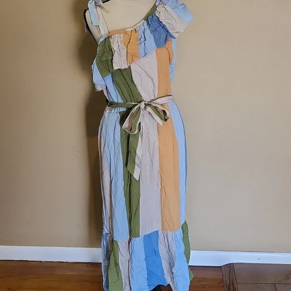 Lauren Conrad Dress - Picture 4 of 14